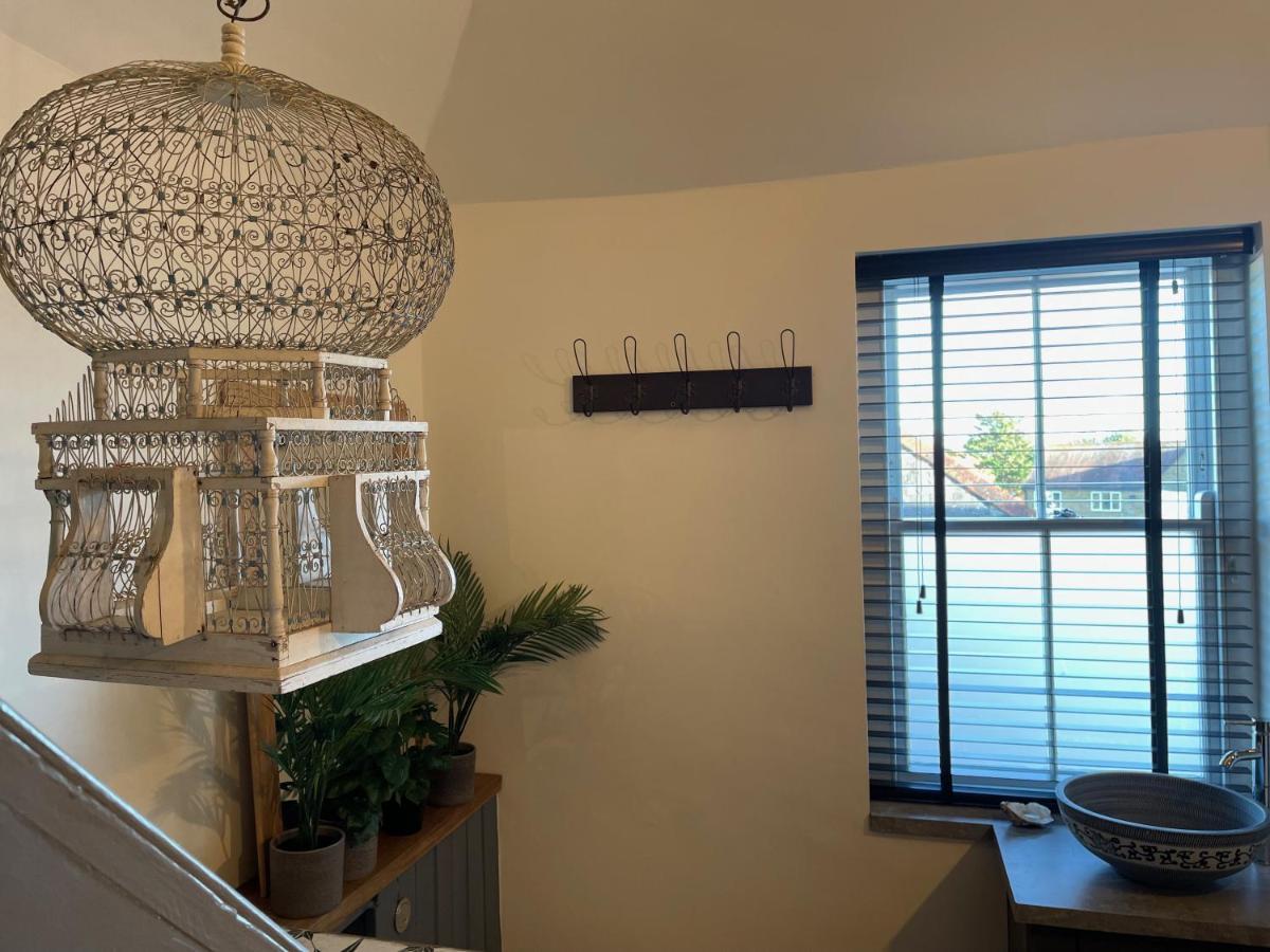 Fabulous Apartment Seconds From Beach By Whitstable-Holidays, Pudding Pan Exteriör bild